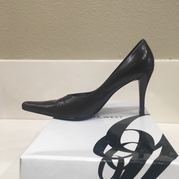 Classic Chocolate pump Size 7.5 - Picture 1 of 4